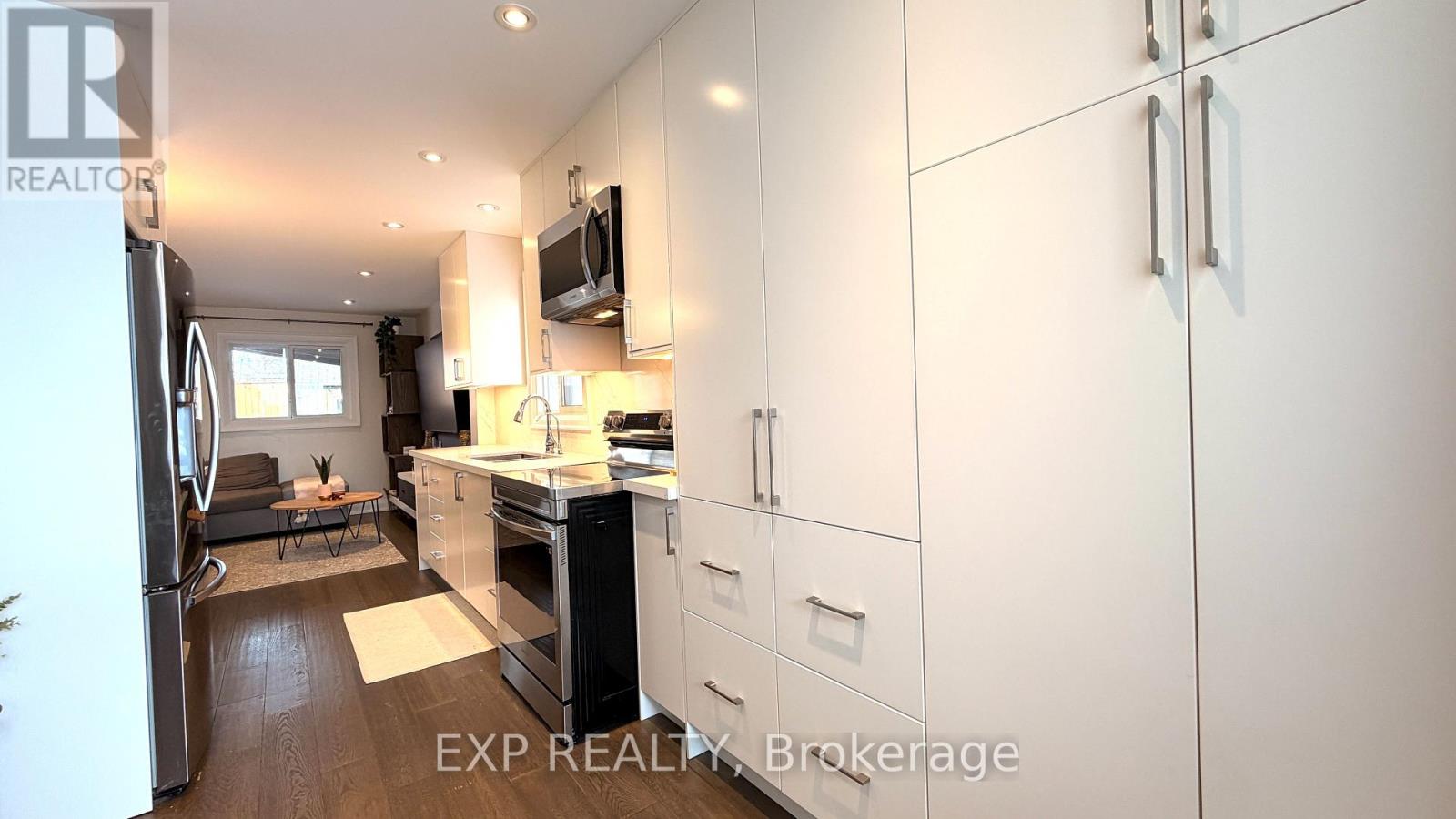 7 Rak Court, Bradford West Gwillimbury, Ontario  L3Z 2X2 - Photo 8 - N12873454