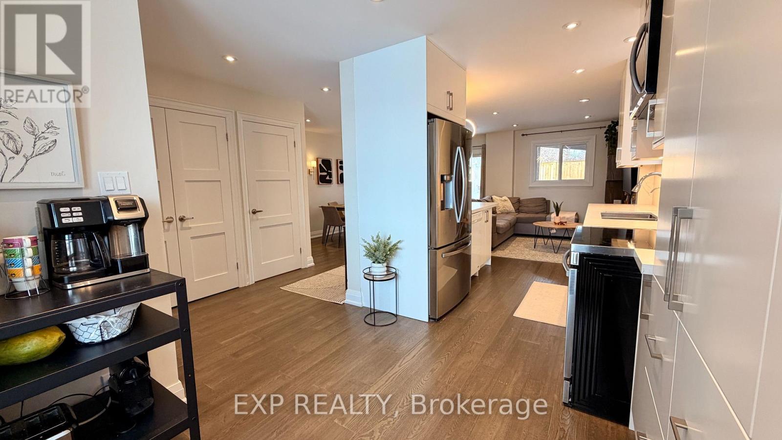 7 Rak Court, Bradford West Gwillimbury, Ontario  L3Z 2X2 - Photo 9 - N12873454