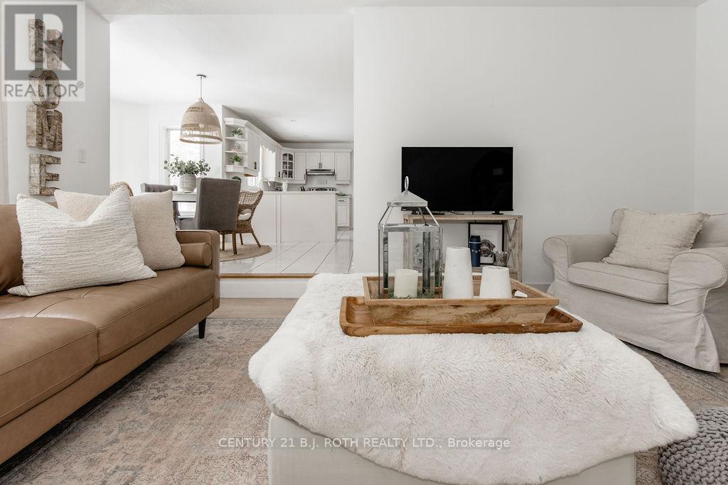 7 Priest Avenue, Springwater, Ontario  L9X 0G9 - Photo 12 - S12873340