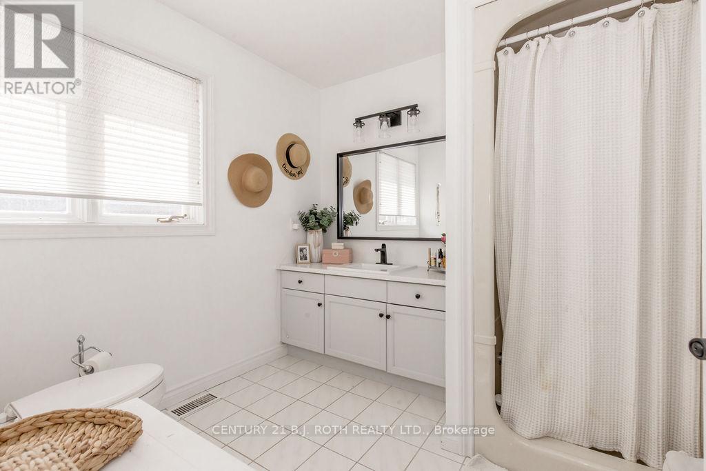 7 Priest Avenue, Springwater, Ontario  L9X 0G9 - Photo 27 - S12873340