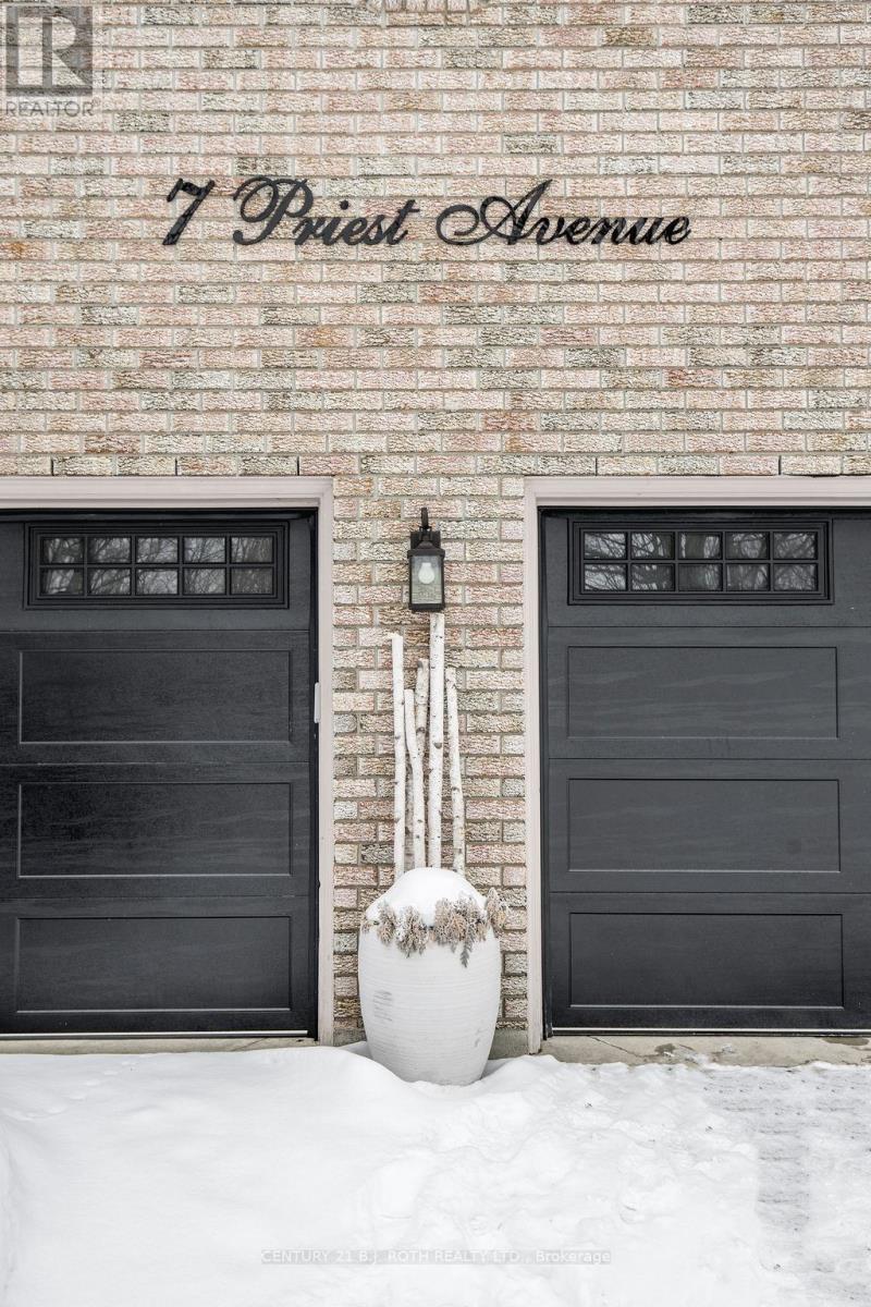 7 Priest Avenue, Springwater, Ontario  L9X 0G9 - Photo 4 - S12873340