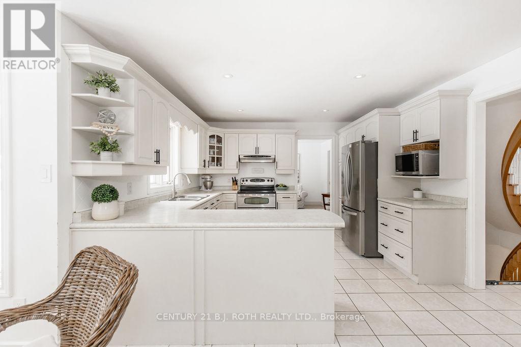 7 Priest Avenue, Springwater, Ontario  L9X 0G9 - Photo 5 - S12873340