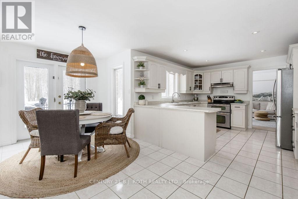 7 Priest Avenue, Springwater, Ontario  L9X 0G9 - Photo 6 - S12873340