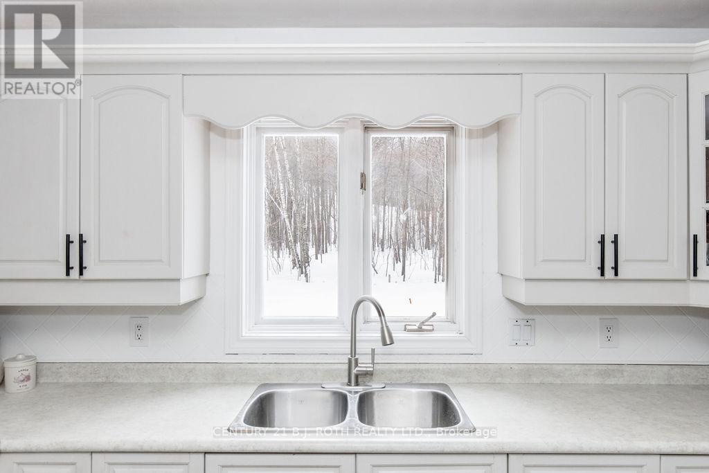 7 Priest Avenue, Springwater, Ontario  L9X 0G9 - Photo 8 - S12873340