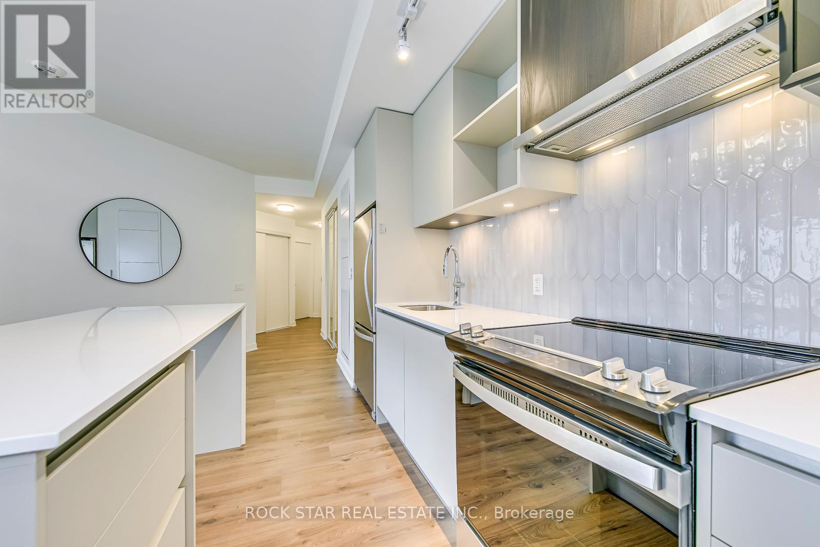 601 - 395 Dundas Street W, Oakville (Go Glenorchy), Ontario  L6M 5R8 - Photo 7 - W12758844