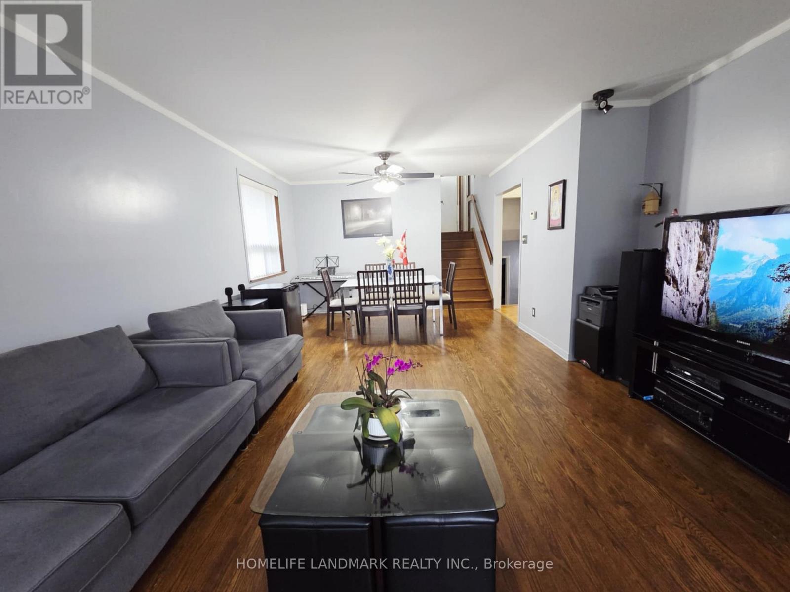 7 Burtonwood Crescent, Toronto, Ontario  M9V 3L9 - Photo 4 - W12873328