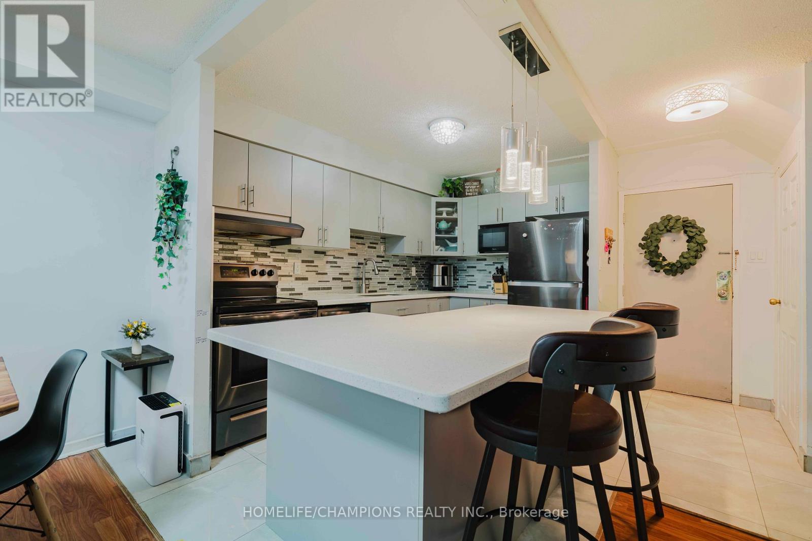 205 - 1050 Stainton Drive, Mississauga, Ontario  L5C 2T8 - Photo 11 - W12873368