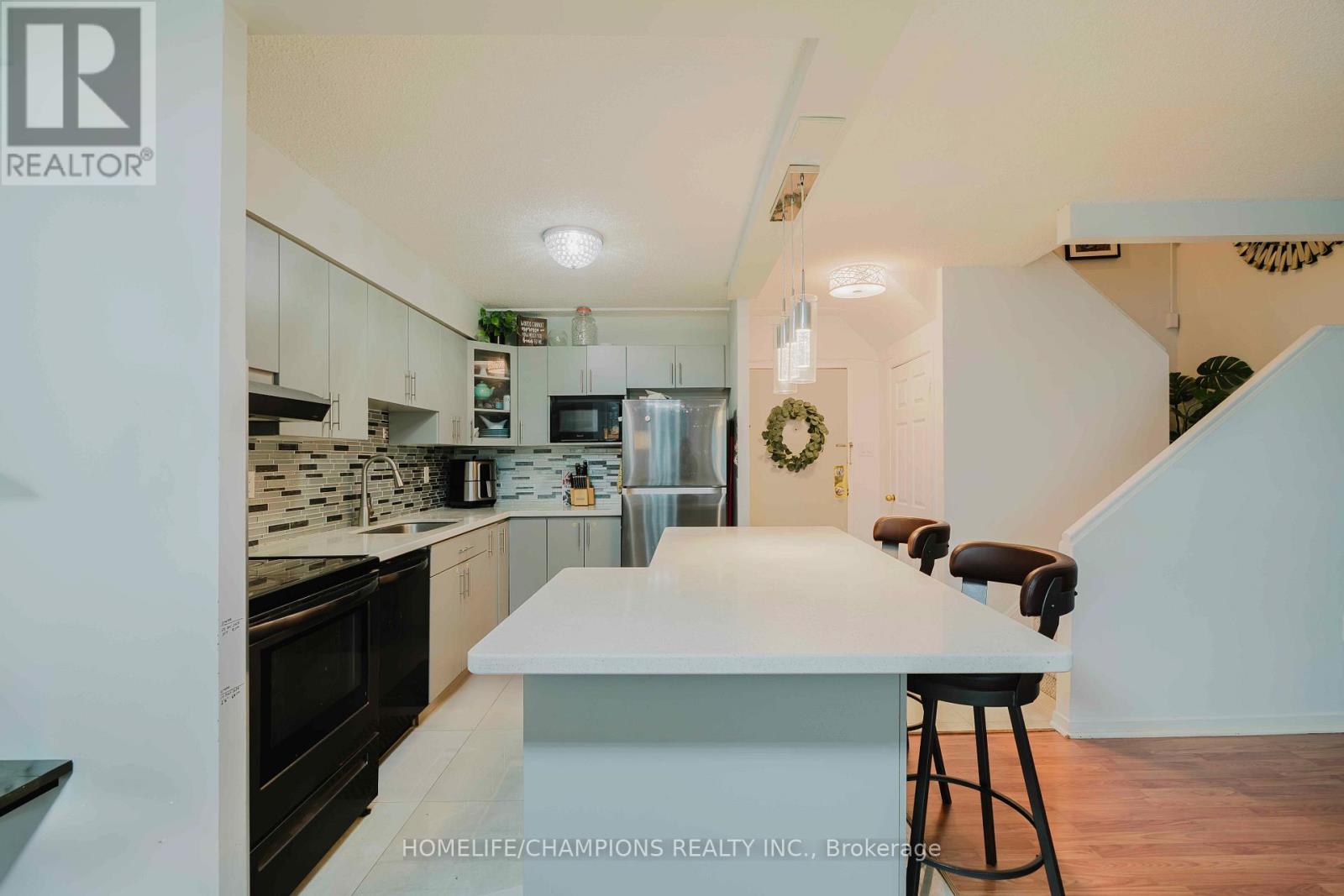 205 - 1050 Stainton Drive, Mississauga, Ontario  L5C 2T8 - Photo 12 - W12873368