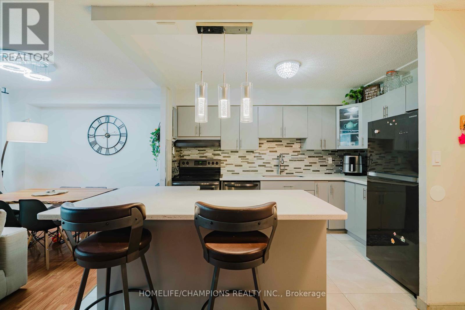 205 - 1050 Stainton Drive, Mississauga, Ontario  L5C 2T8 - Photo 13 - W12873368