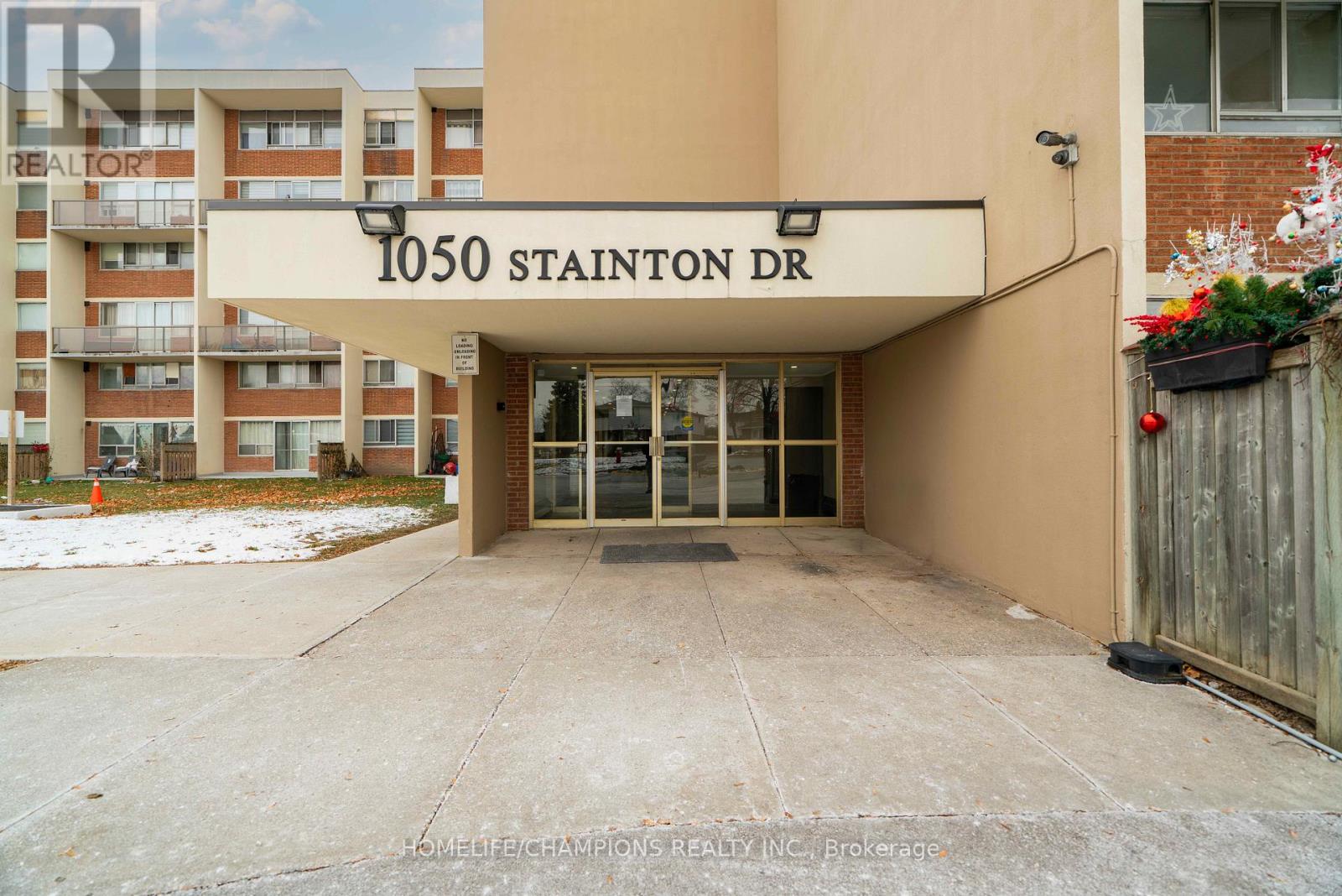 205 - 1050 Stainton Drive, Mississauga, Ontario  L5C 2T8 - Photo 3 - W12873368