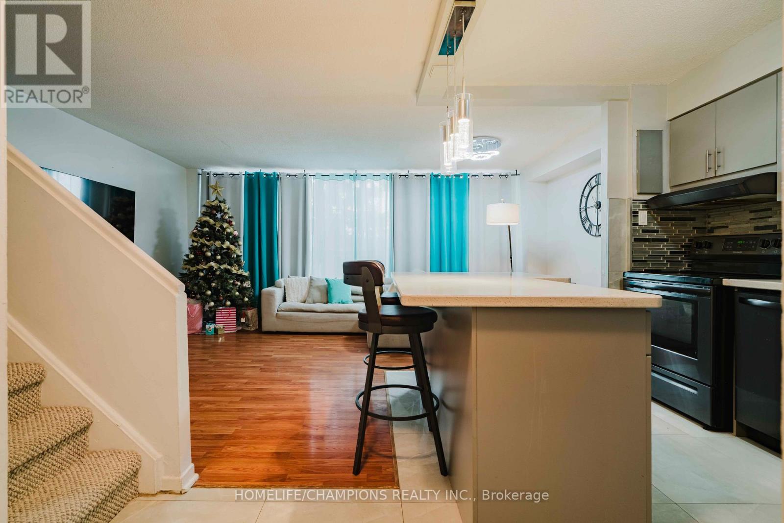 205 - 1050 Stainton Drive, Mississauga, Ontario  L5C 2T8 - Photo 5 - W12873368