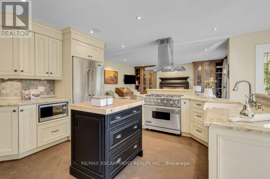 333 Claremont Crescent, Oakville, Ontario  L6J 6J9 - Photo 13 - W12873370