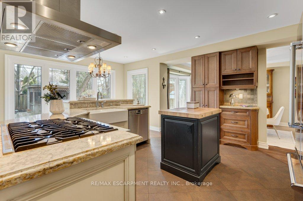 333 Claremont Crescent, Oakville, Ontario  L6J 6J9 - Photo 14 - W12873370