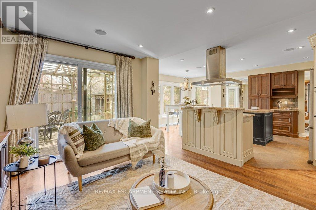 333 Claremont Crescent, Oakville, Ontario  L6J 6J9 - Photo 15 - W12873370