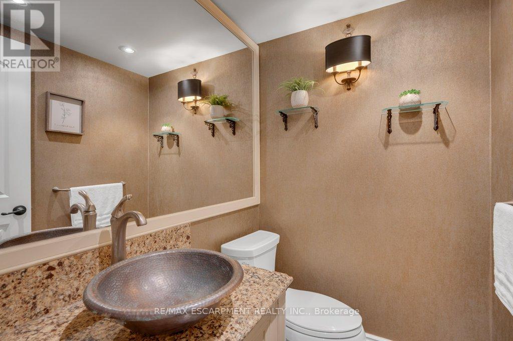 333 Claremont Crescent, Oakville, Ontario  L6J 6J9 - Photo 17 - W12873370