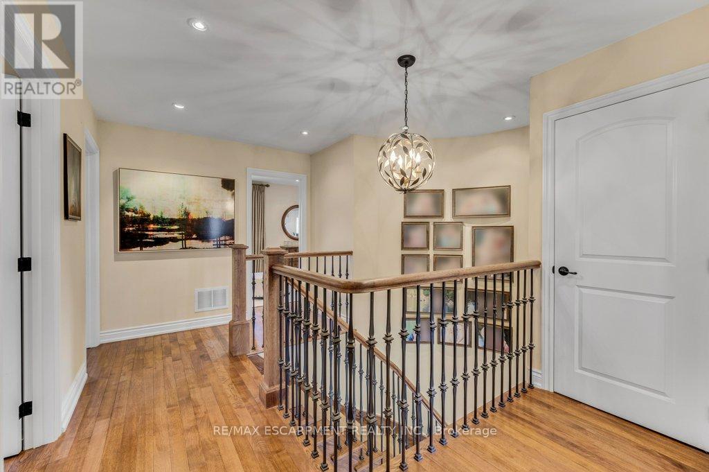 333 Claremont Crescent, Oakville, Ontario  L6J 6J9 - Photo 18 - W12873370