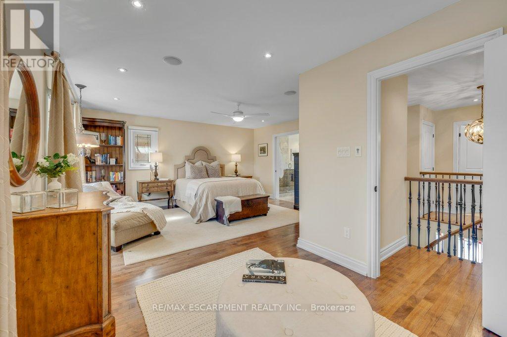 333 Claremont Crescent, Oakville, Ontario  L6J 6J9 - Photo 19 - W12873370