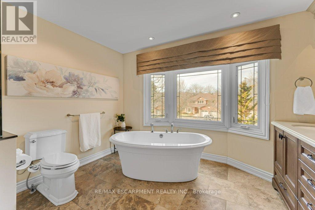 333 Claremont Crescent, Oakville, Ontario  L6J 6J9 - Photo 24 - W12873370