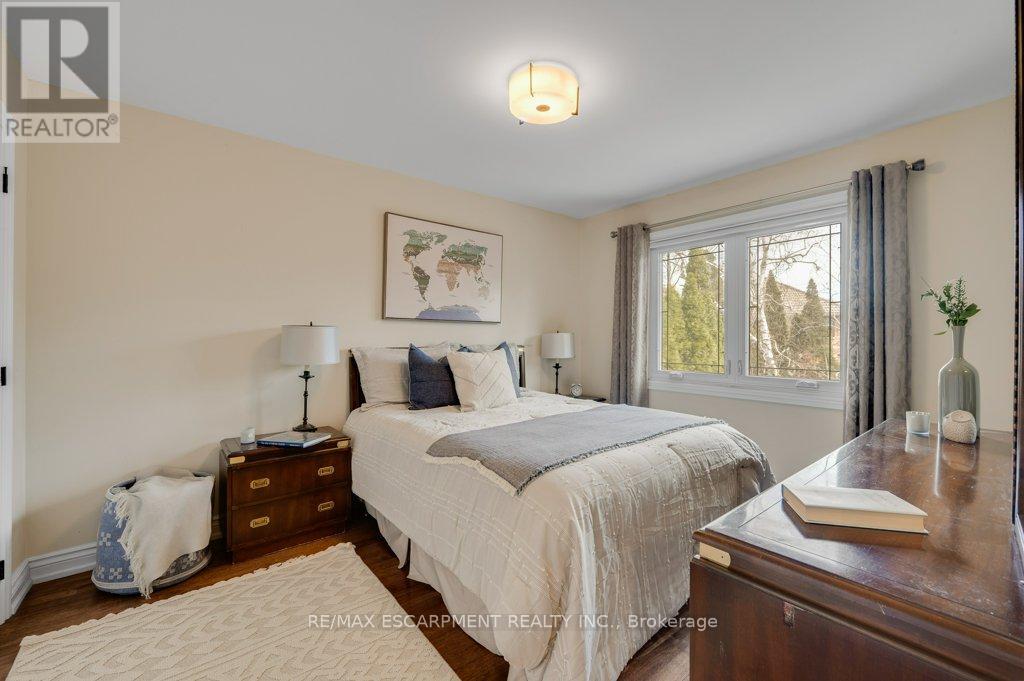 333 Claremont Crescent, Oakville, Ontario  L6J 6J9 - Photo 25 - W12873370