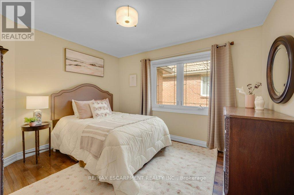 333 Claremont Crescent, Oakville, Ontario  L6J 6J9 - Photo 26 - W12873370