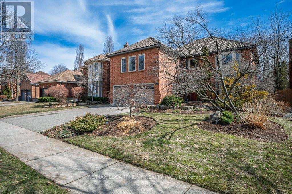 333 Claremont Crescent, Oakville, Ontario  L6J 6J9 - Photo 3 - W12873370