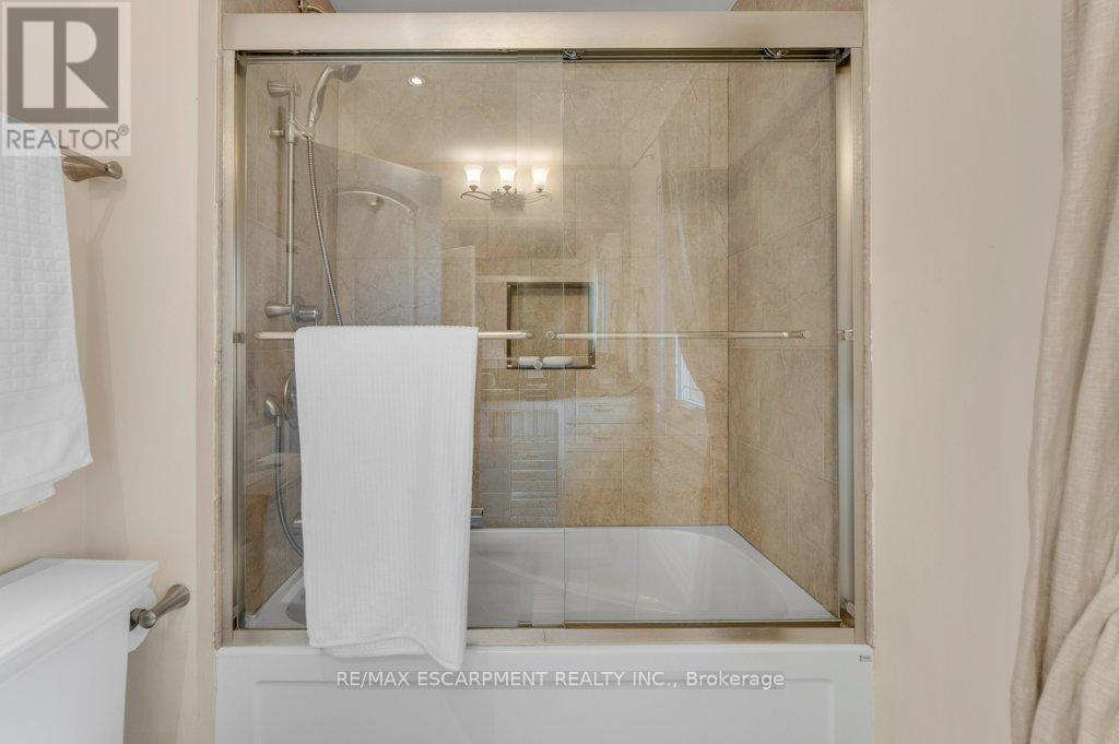 333 Claremont Crescent, Oakville, Ontario  L6J 6J9 - Photo 30 - W12873370