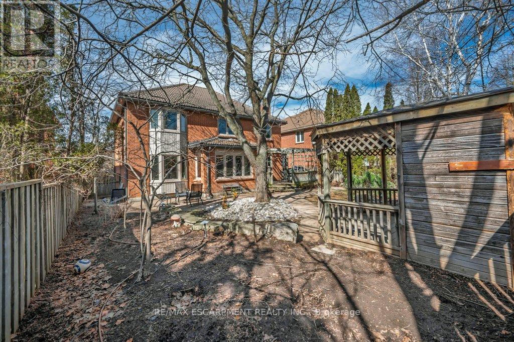 333 Claremont Crescent, Oakville, Ontario  L6J 6J9 - Photo 38 - W12873370