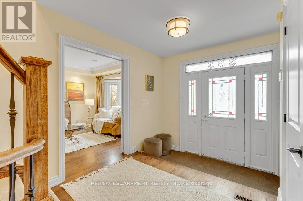 333 Claremont Crescent, Oakville, Ontario  L6J 6J9 - Photo 5 - W12873370