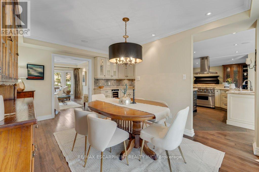 333 Claremont Crescent, Oakville, Ontario  L6J 6J9 - Photo 9 - W12873370