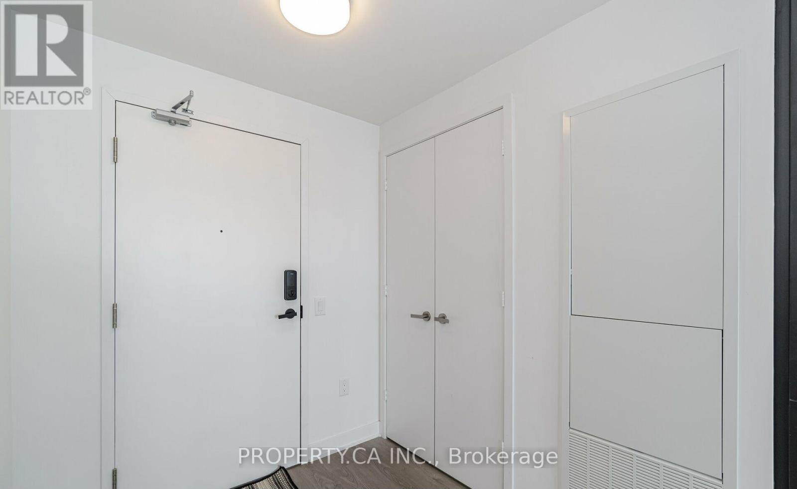 2711 - 3900 Confederation Parkway, Mississauga, Ontario  L5B 0M3 - Photo 13 - W12873376
