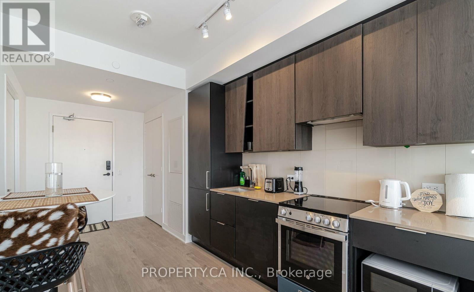 2711 - 3900 Confederation Parkway, Mississauga, Ontario  L5B 0M3 - Photo 14 - W12873376