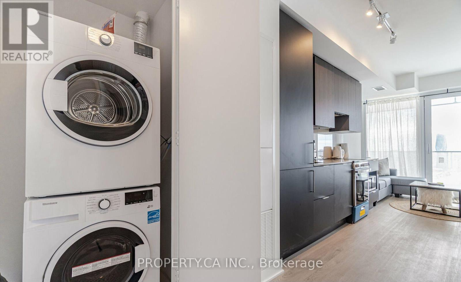 2711 - 3900 Confederation Parkway, Mississauga, Ontario  L5B 0M3 - Photo 27 - W12873376