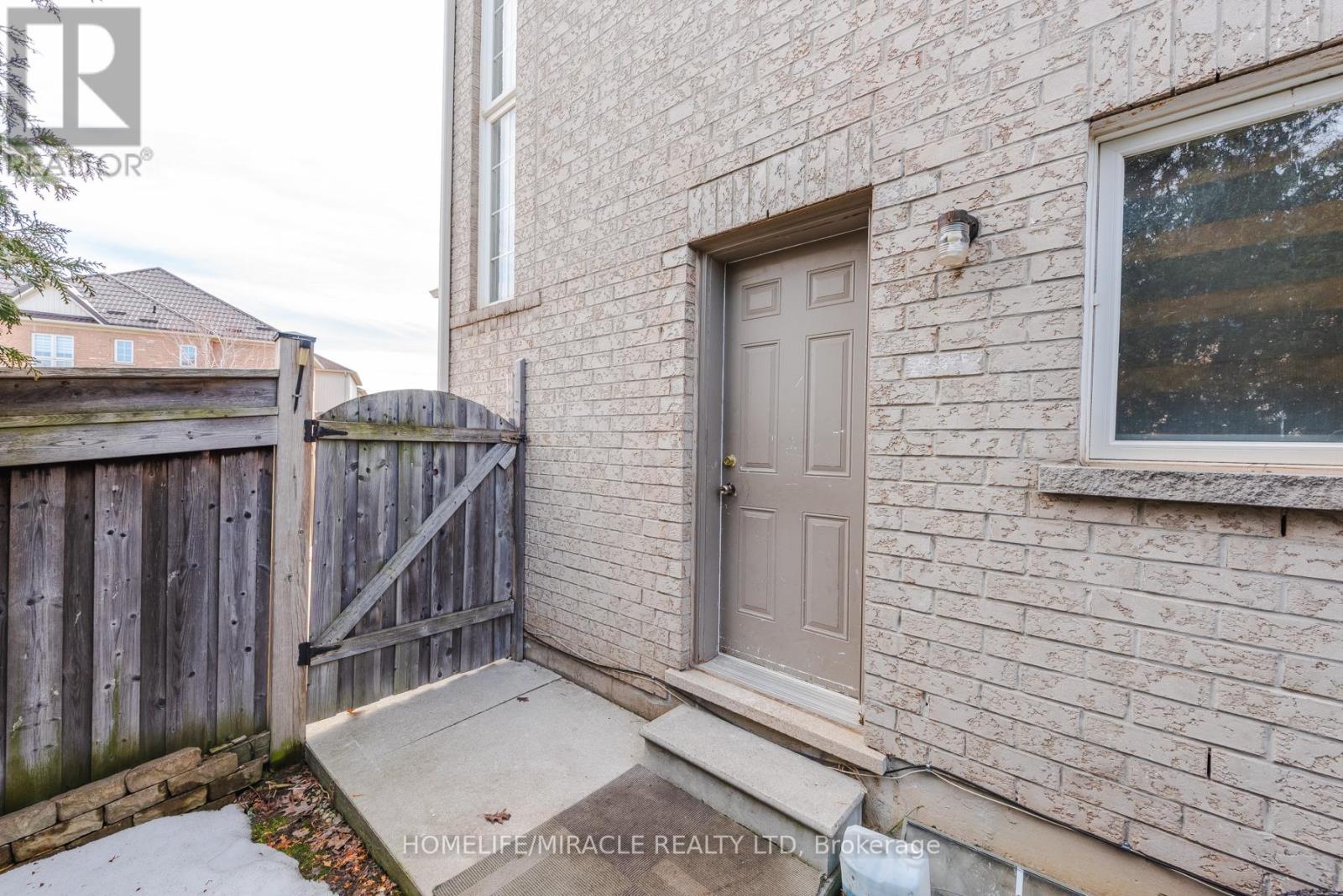 28 Iverson Drive, Brampton, Ontario  L6X 0L6 - Photo 16 - W12873394