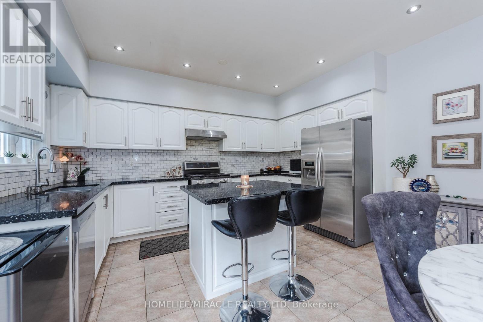 28 Iverson Drive, Brampton, Ontario  L6X 0L6 - Photo 19 - W12873394