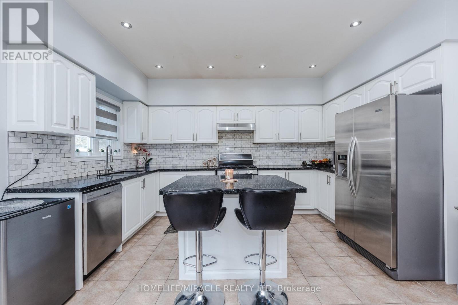 28 Iverson Drive, Brampton, Ontario  L6X 0L6 - Photo 21 - W12873394