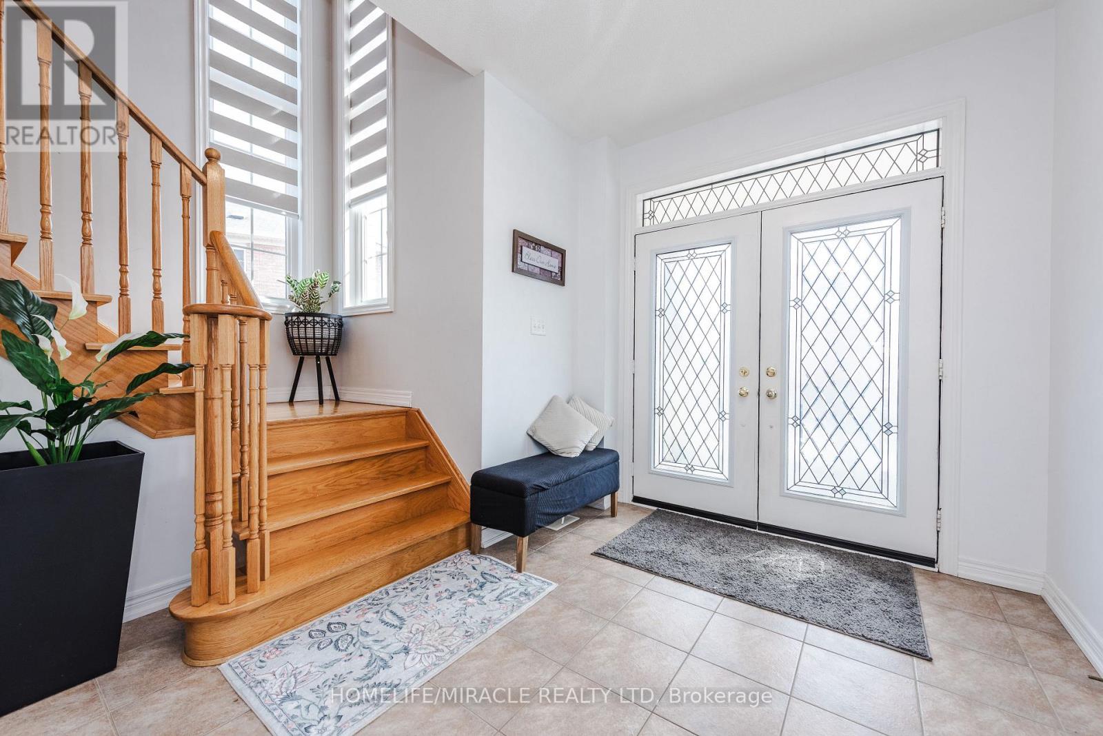 28 Iverson Drive, Brampton, Ontario  L6X 0L6 - Photo 4 - W12873394