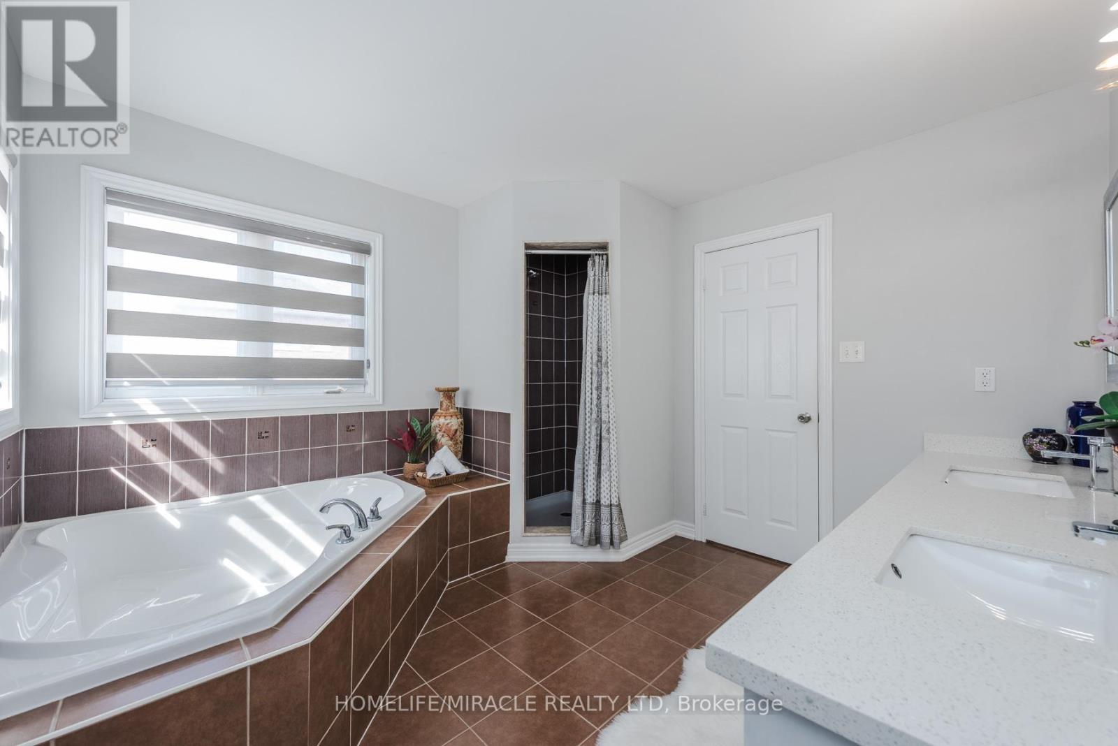 28 Iverson Drive, Brampton, Ontario  L6X 0L6 - Photo 42 - W12873394