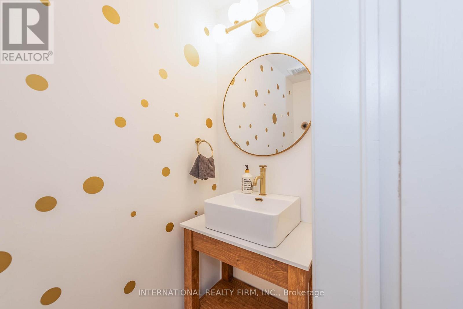 99 Huguenot Road, Oakville, Ontario  L6H 0M3 - Photo 6 - W12873426