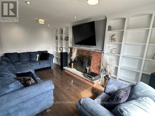 16 Cochrane Avenue, Brampton (Heart Lake East), Ontario  L6Z 4J4 - Photo 13 - W12873446