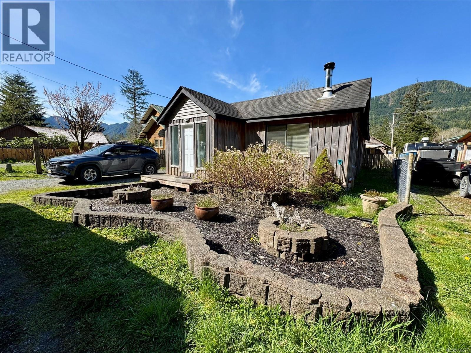 123 Maquinna Ave, Zeballos, British Columbia  V0P 2A0 - Photo 2 - 996577