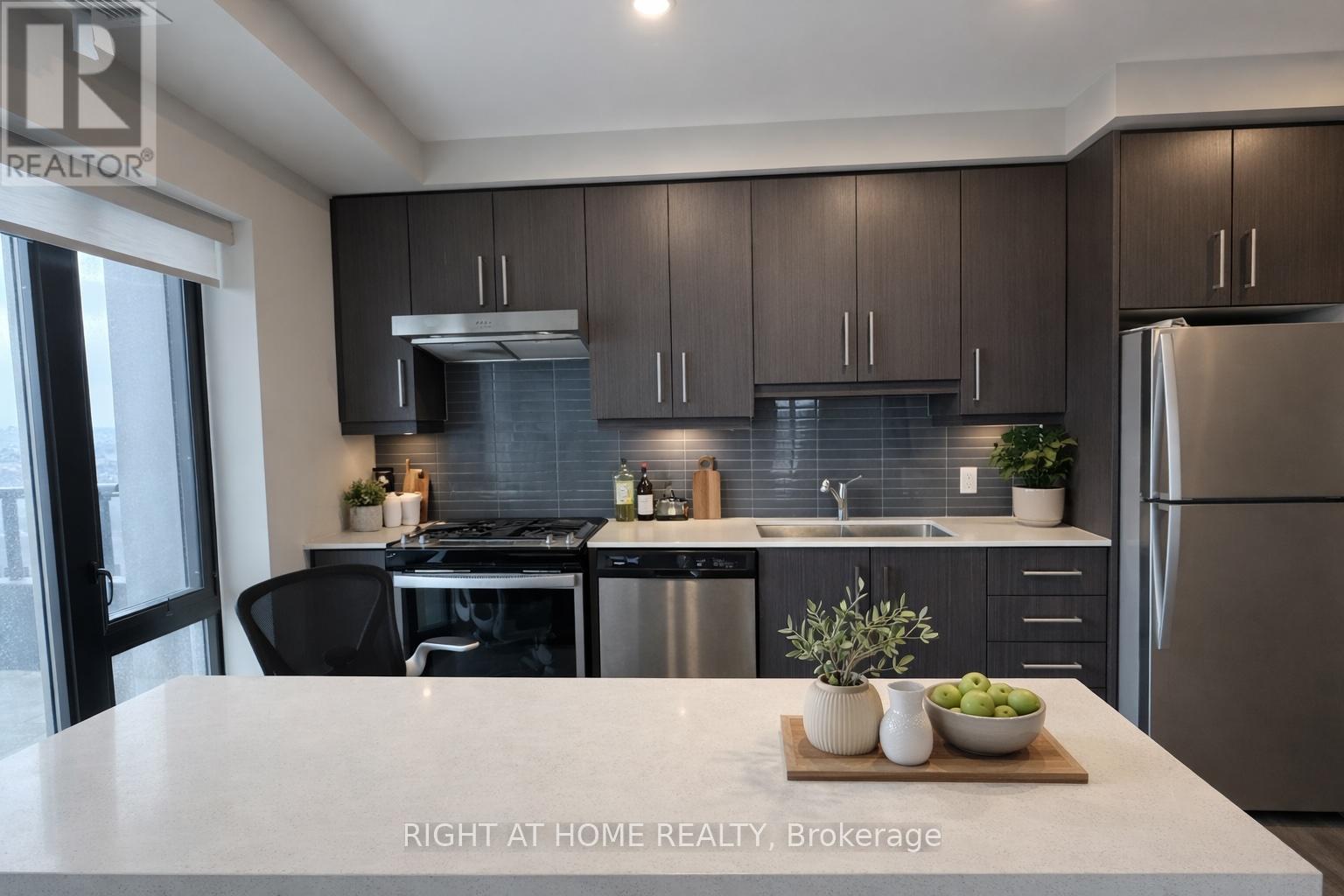 1714 - 15 Queen Street S, Hamilton, Ontario  L8P 0C6 - Photo 2 - X12873334