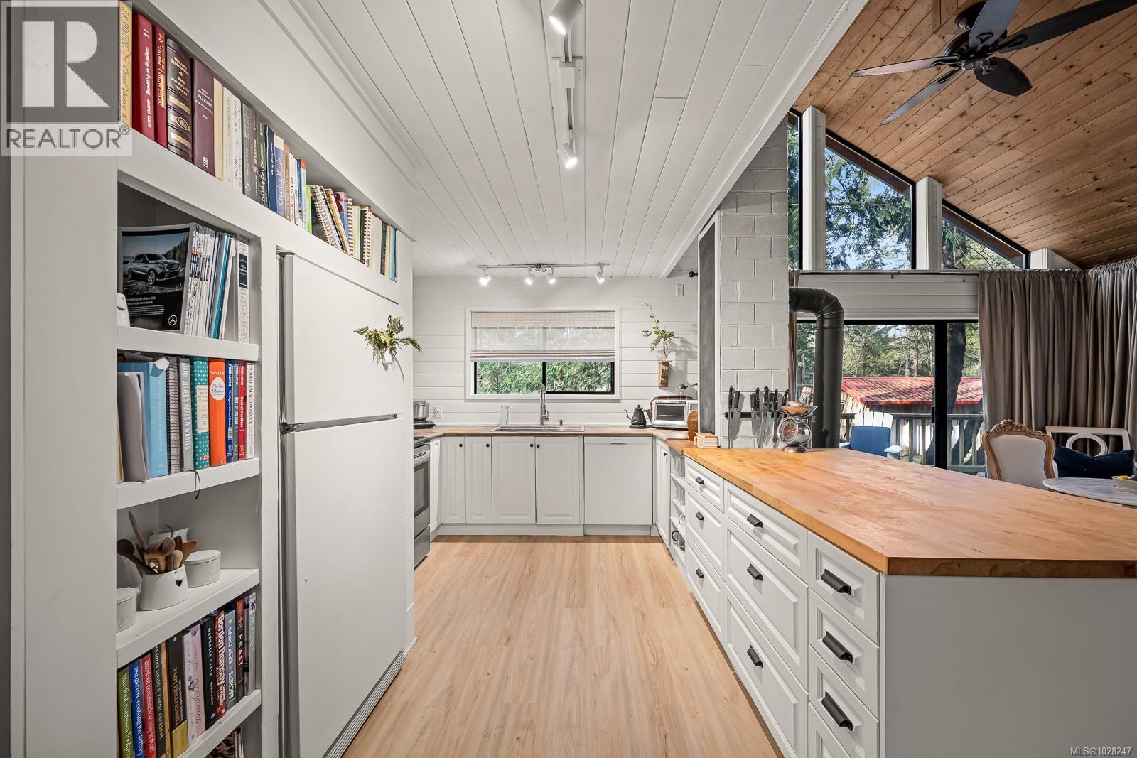 3480 Brigantine Cres, Hornby Island, British Columbia  V0R 1Z0 - Photo 3 - 1028247