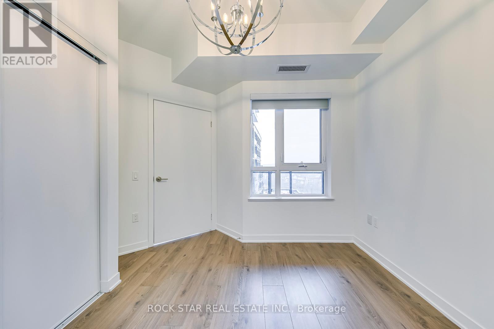 601 - 395 Dundas Street W, Oakville (Go Glenorchy), Ontario  L6M 5R8 - Photo 15 - W12758844