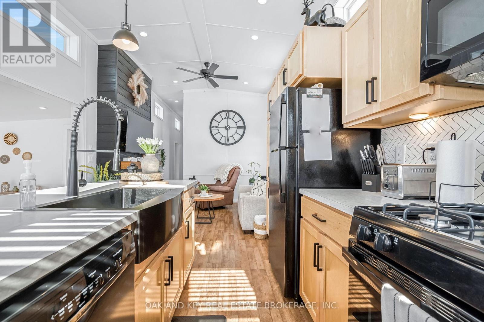 203 - 4838 Switzer Drive, Southwest Middlesex, Ontario  N0L 1A0 - Photo 18 - X12873476