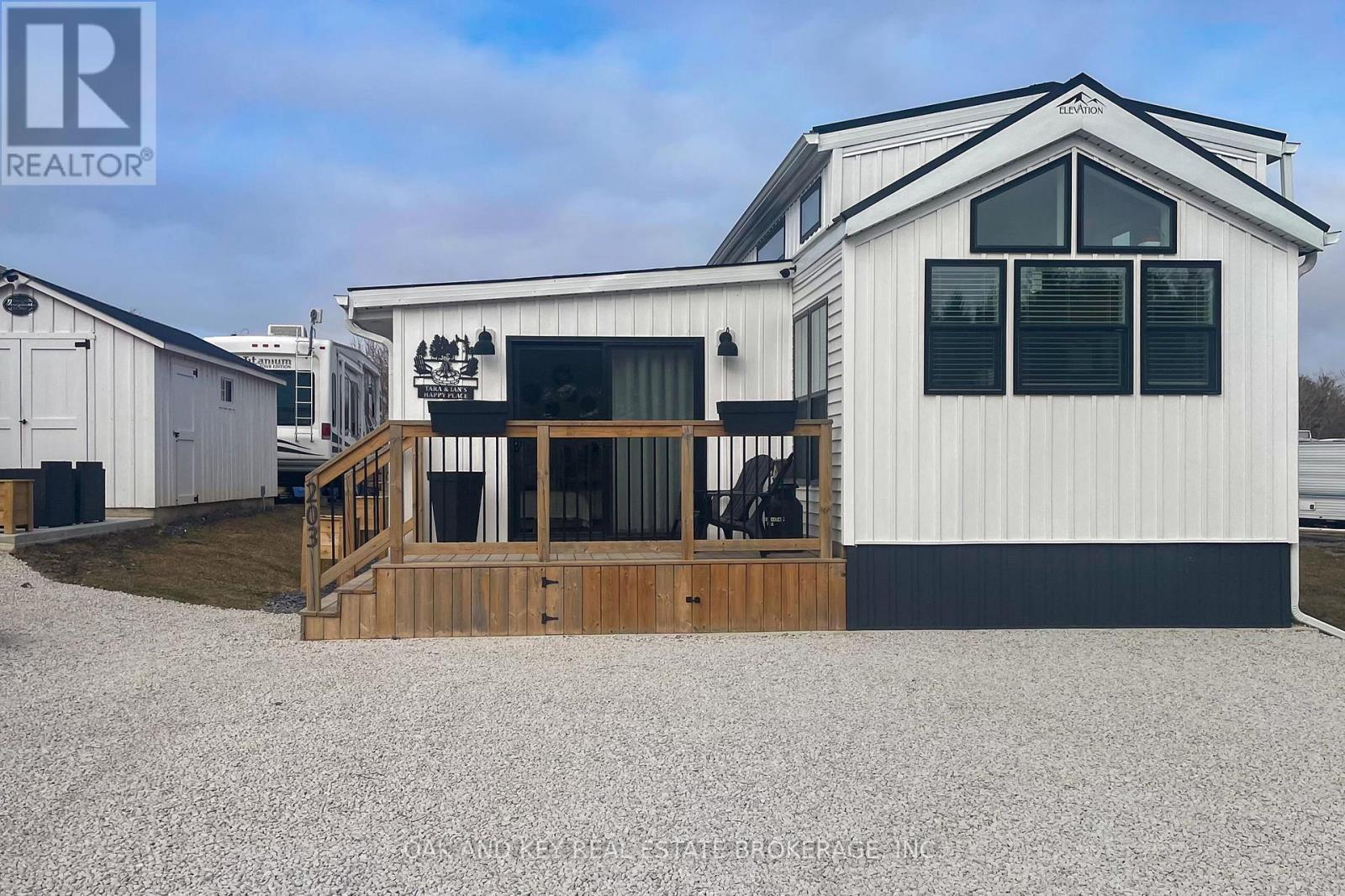 203 - 4838 Switzer Drive, Southwest Middlesex, Ontario  N0L 1A0 - Photo 3 - X12873476