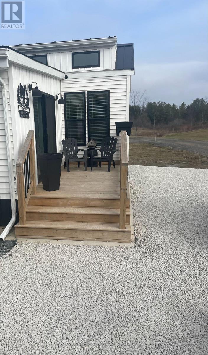 203 - 4838 Switzer Drive, Southwest Middlesex, Ontario  N0L 1A0 - Photo 5 - X12873476