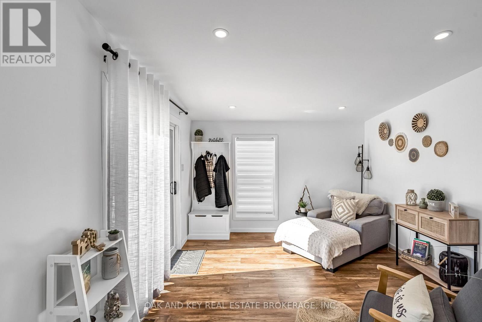 203 - 4838 Switzer Drive, Southwest Middlesex, Ontario  N0L 1A0 - Photo 6 - X12873476