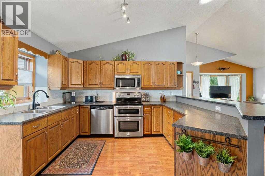 109 Downey Place, Okotoks, Alberta  T1S 1H3 - Photo 2 - A2290943