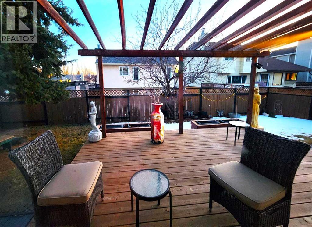 109 Downey Place, Okotoks, Alberta  T1S 1H3 - Photo 9 - A2290943