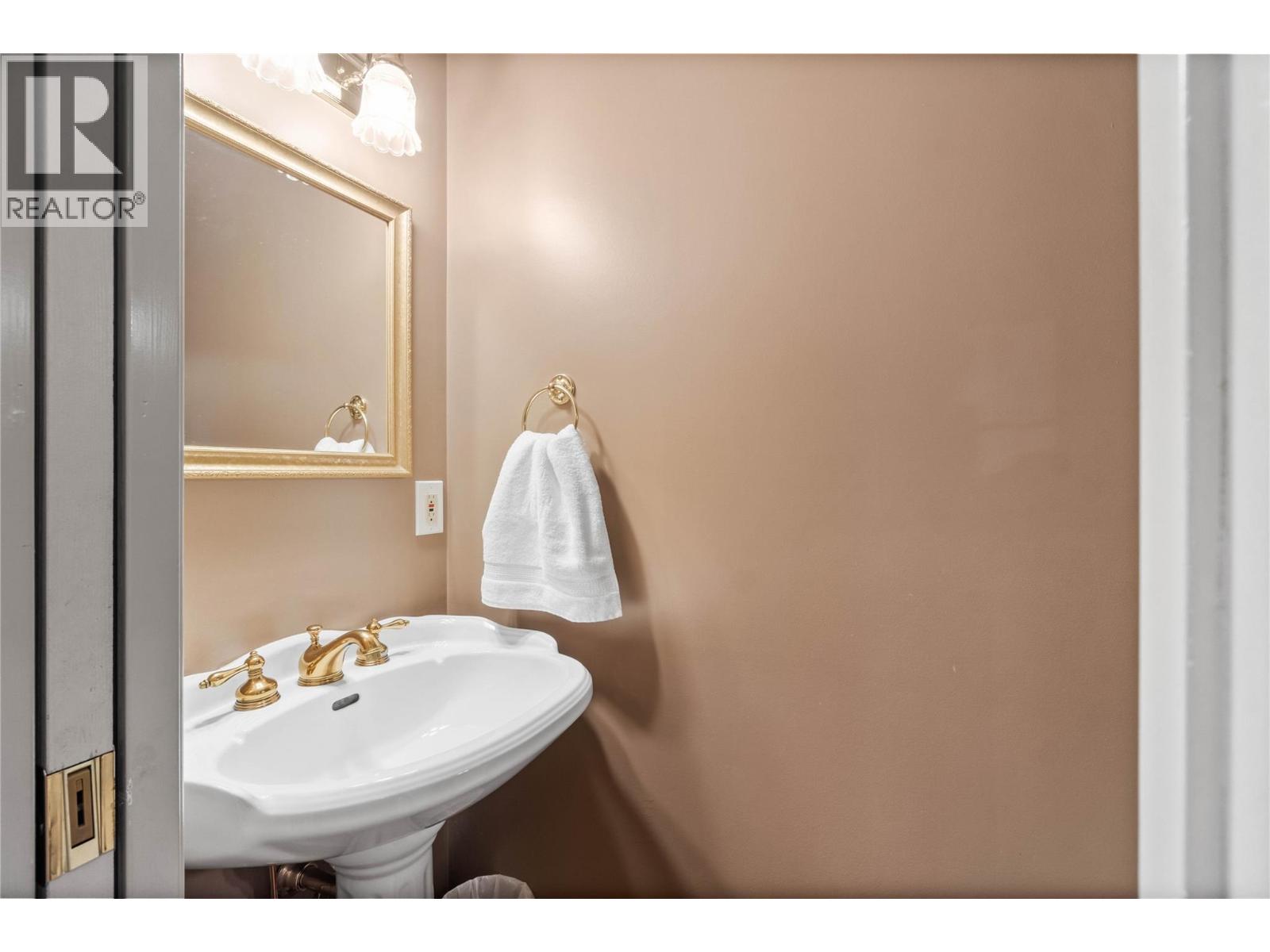 3689 Navatanee Drive, Kamloops, British Columbia  V2H 1S1 - Photo 10 - 10378034